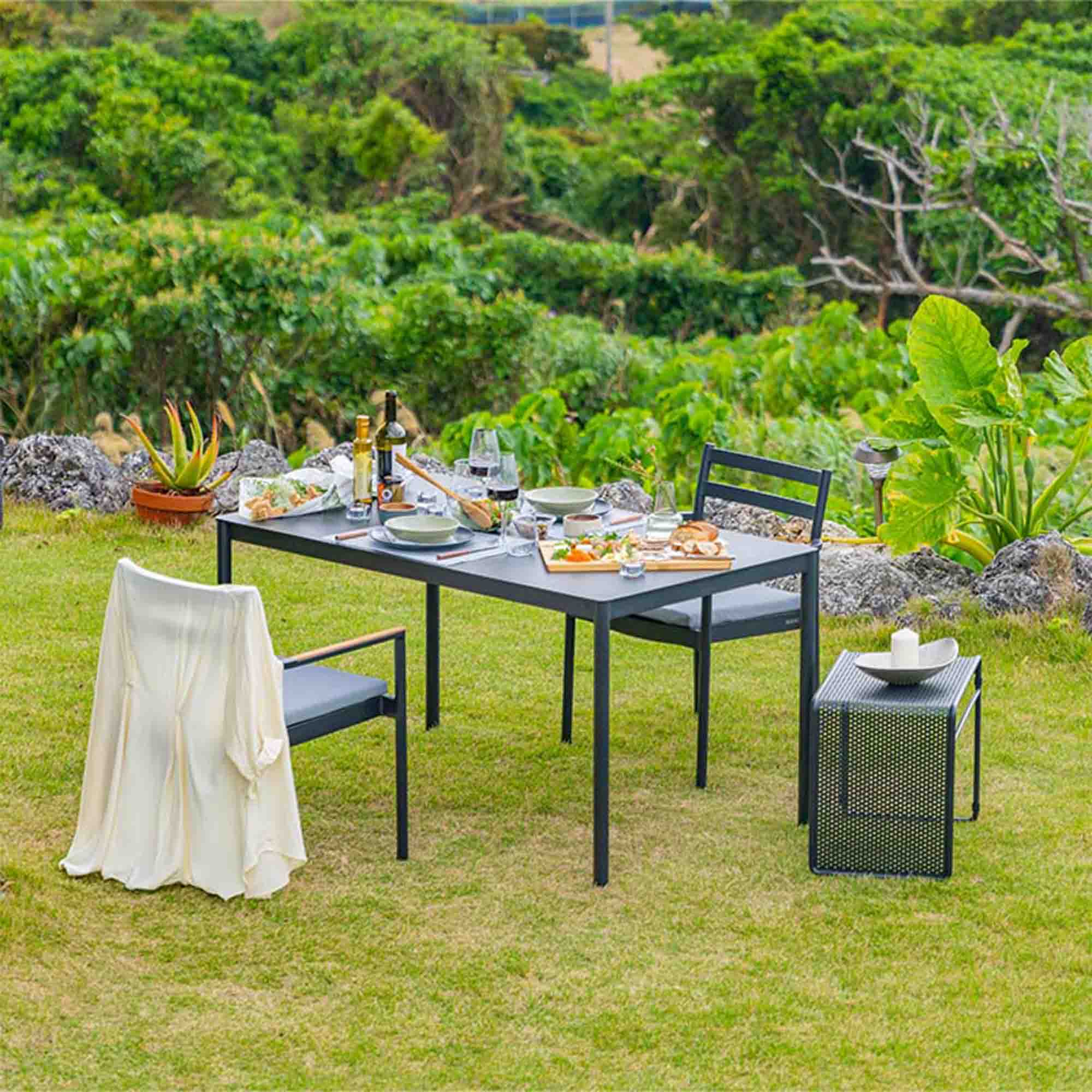 KAIS U SIDE TABLE / カイス U サイドテーブル – IKASAS(イカサ) 家具