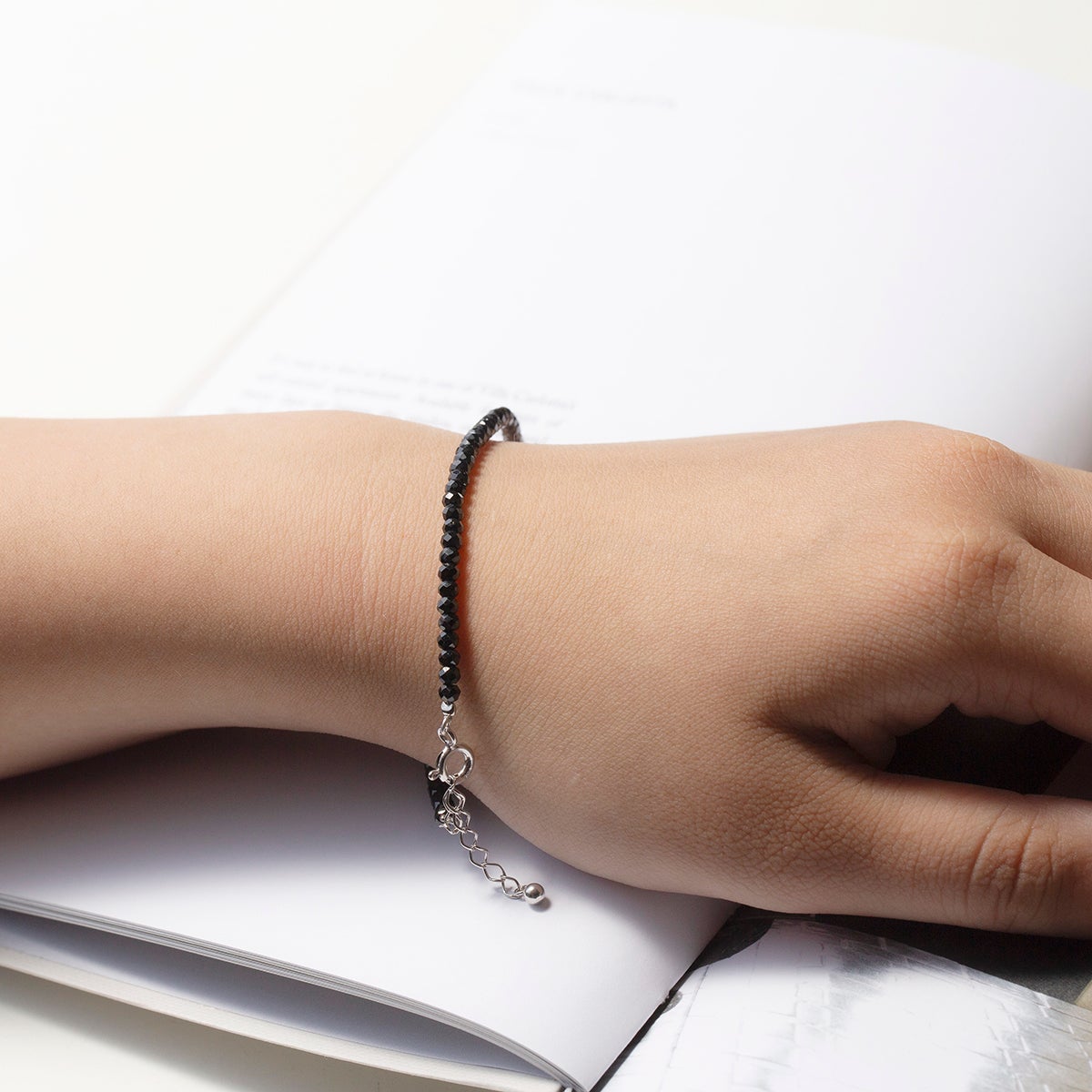 8月誕生石】ブラックスピネル ブレスレット | IKEDAジュエリーオンライン