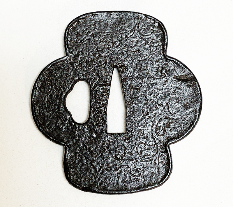 信家（太字銘） 唐草文鐔Nobuie Tsuba Design of arabesque | 日本刀