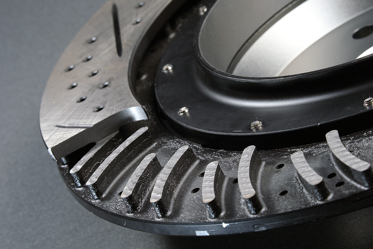 超スリムな「T-DEMAND」の6ポッドブレーキシステム | AUTO MESSE WEB