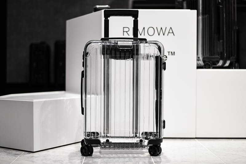 RIMOWA x Off-White™️ のコラボスーツケースにクローズアップ