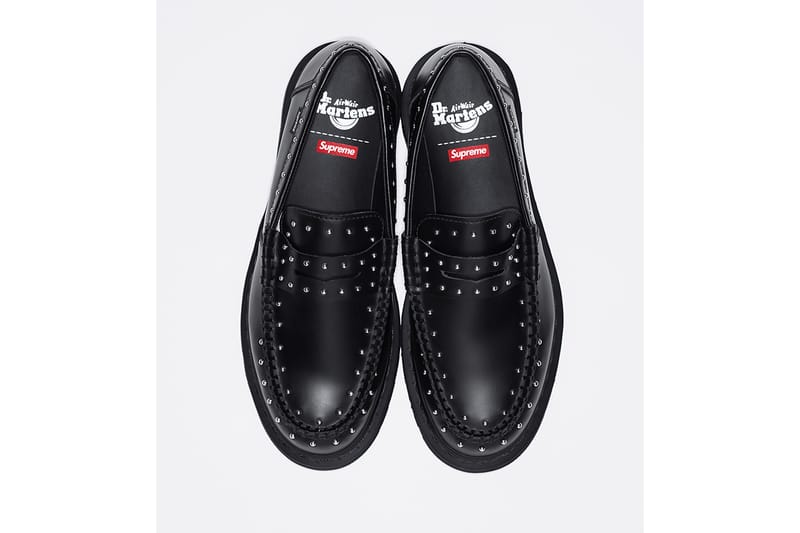 シュプリーム x ドクターマーチンが25年春夏コラボシューズを発表