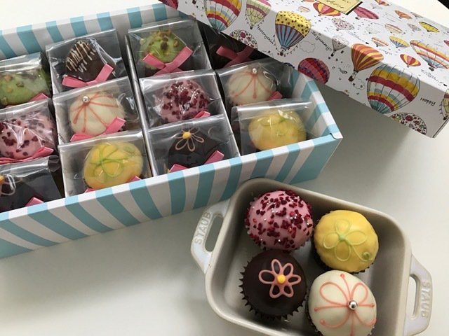 おしゃれなミニカップケーキ「FACTORY Shin『スウィートカップケーキ