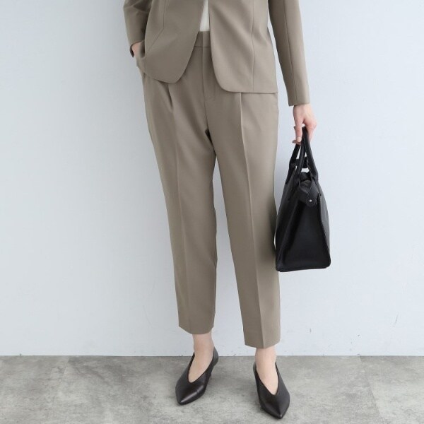 定番スーツ／洗える／UVケア】ストレッチタックテーパードパンツ