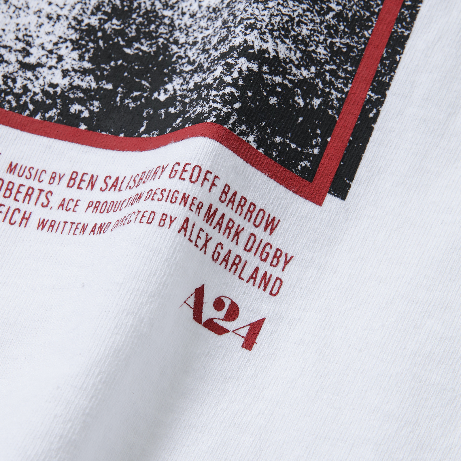 A24製作の映画『MEN-同じ顔の男たち-』と「weber」のコラボTシャツが