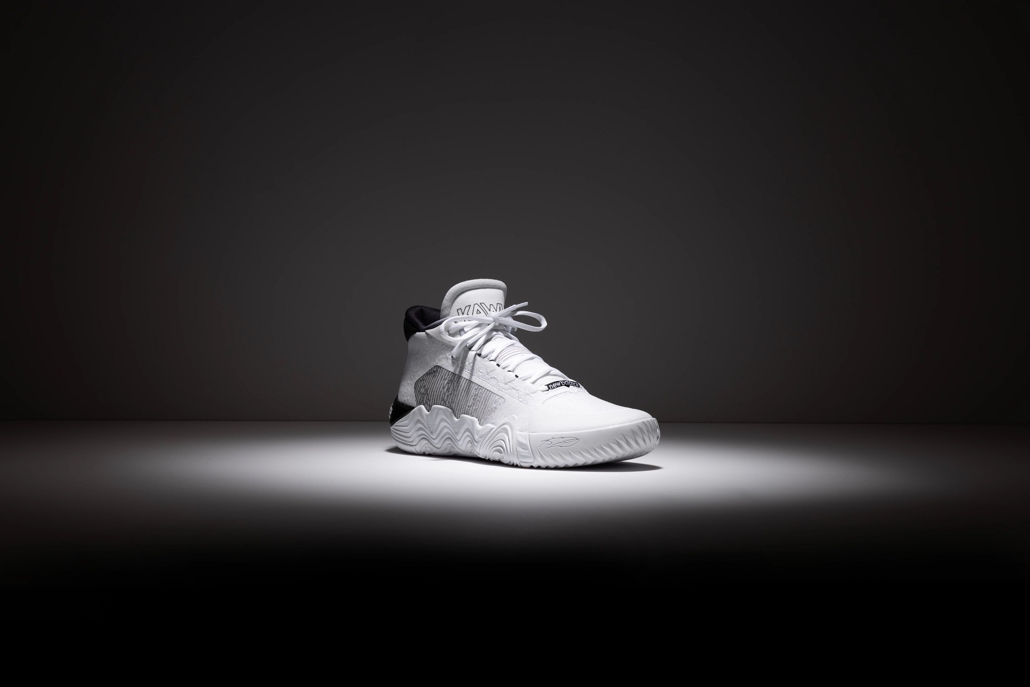 ニューバランス」からNBA選手カワイ・レナードのシグネチャーモデルが