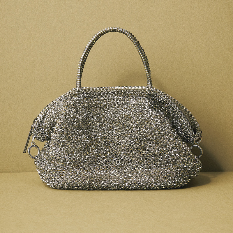 アンテプリマも！相棒バッグに『シルバーのミニボストン』がトレンド