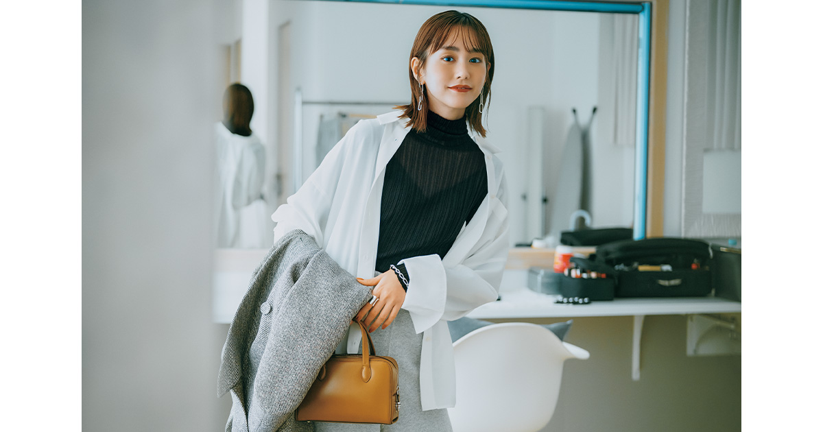 桐谷美玲さん「楽ちんカジュアルにこそ“黒タートル”」愛用ニットを拝見