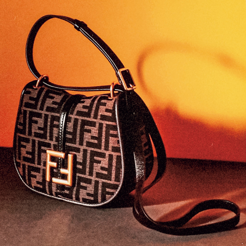 人気再燃！【フェンディ】の“ズッカ柄”にコンサバママが夢中！今注目の