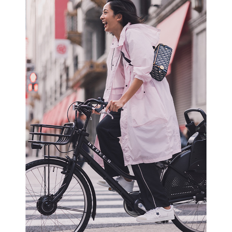 送迎ママの新名品】ディオールの『ミニバッグ』＆『白スニーカー』に