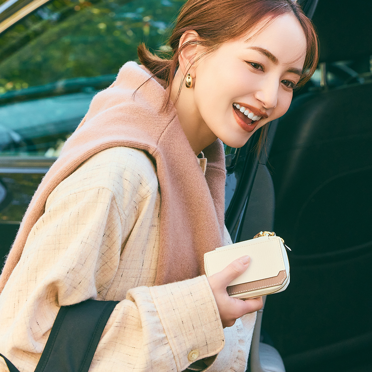 アニヤ・ハインドマーチ】新名品バッグは“チャーム盛り”でポップに持ち