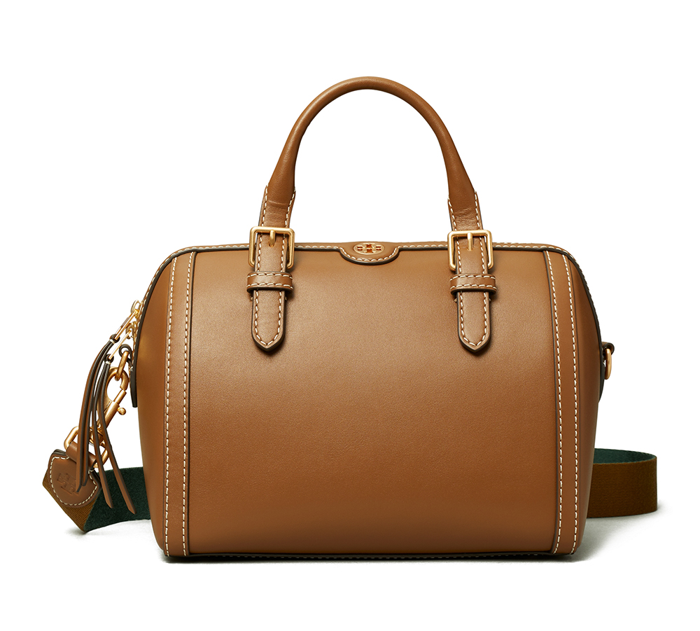 差し色より差し柄が大人！トリー バーチの「Tモノグラム バレルバッグ