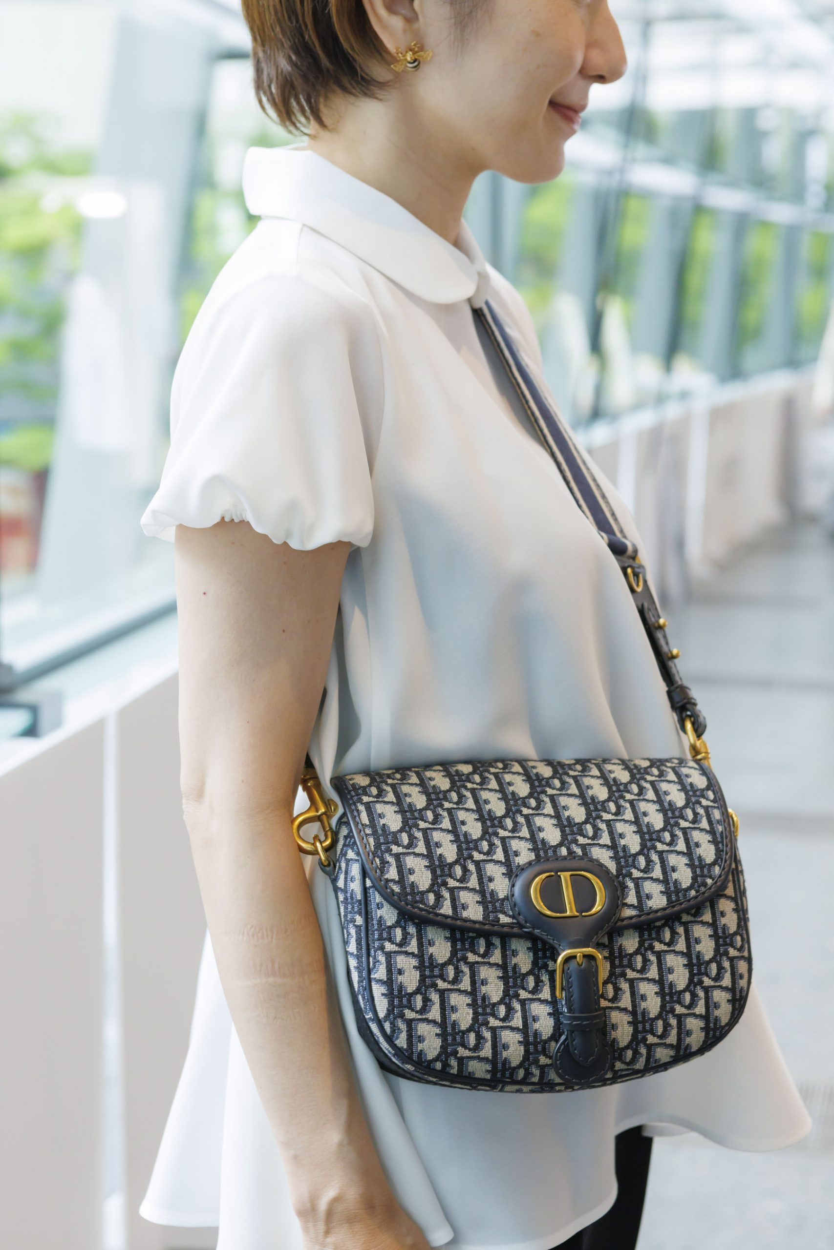 yoriディレクターの「雨の日コーデ」がおしゃれ！パンツできれいめ | VERY