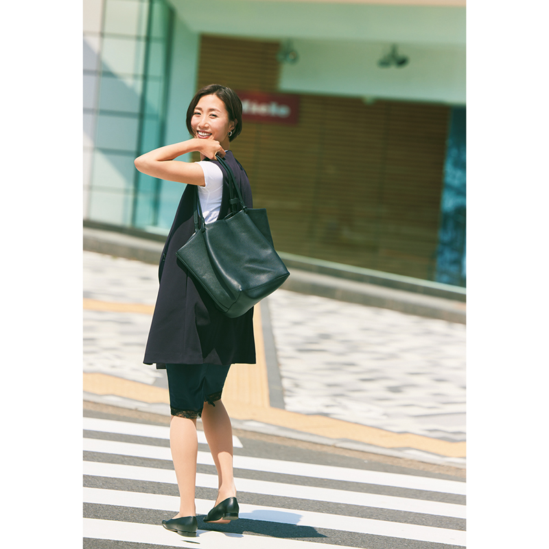 ザ・ロウのパークトート」が通勤ママの味方！大容量＆ミニマルが使える