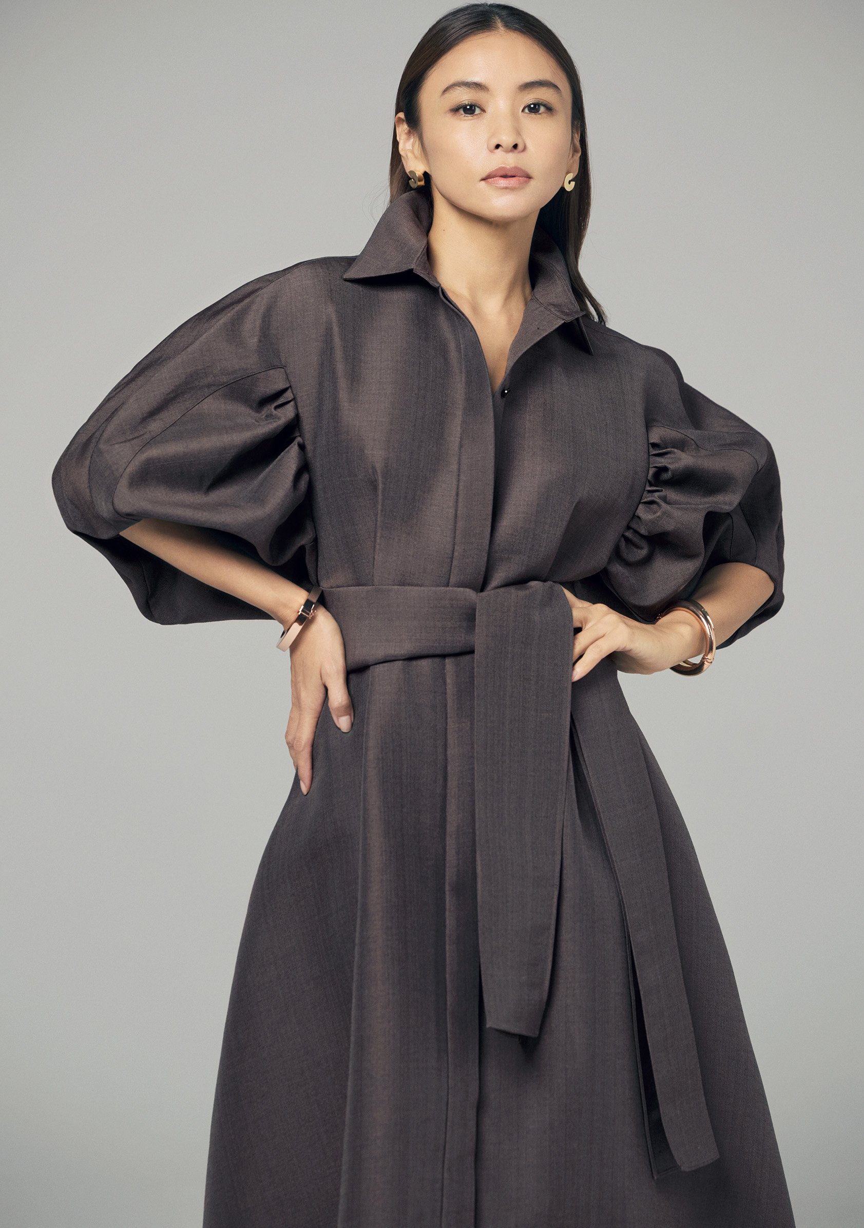 滝沢眞規子さん的、シンプルリッチな最新コーデ | VERY NaVY