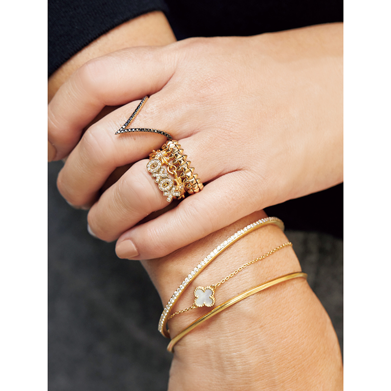 カルティエのクラッシュ】実は甘辛どちらもハマる！オシャレな手元