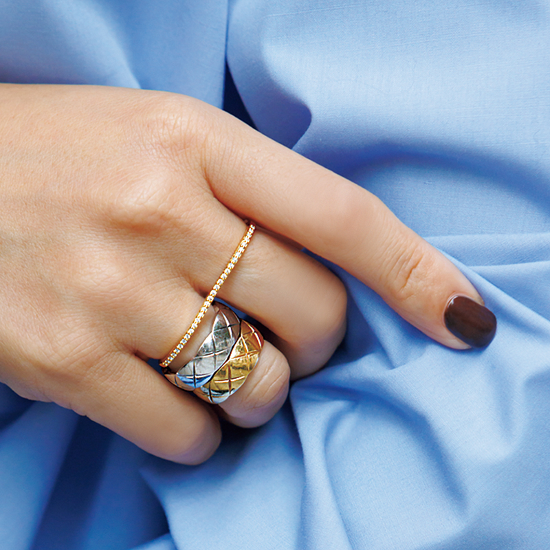 シャネル】の“ココ クラッシュ”が人気沸騰中！みんなの手元オシャレ