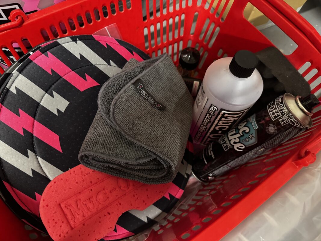 ライド終わって速攻洗車!! オリジナルキット登場!! - ダイアテック