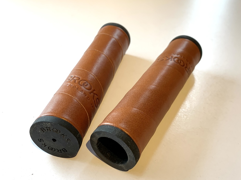 レザー ストラップで巻かれた新しいグリップがBROOKSから登場