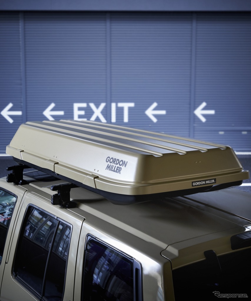 あえての「角型」で大容量確保、オートバックスがオリジナルルーフ