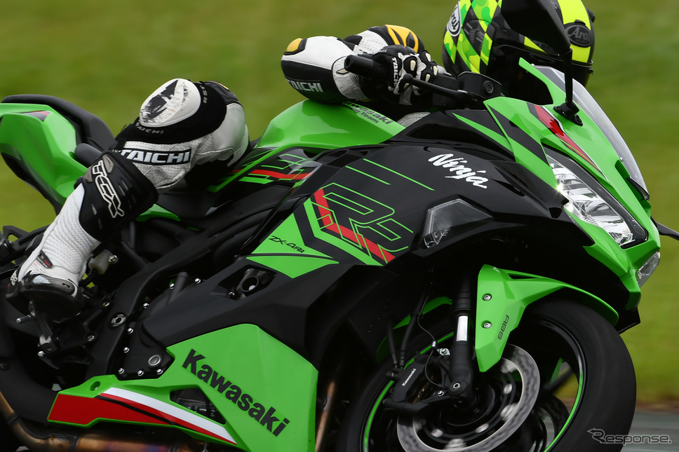 カワサキ Ninja ZX-4R 試乗】1000ccスーパースポーツでは味わえない