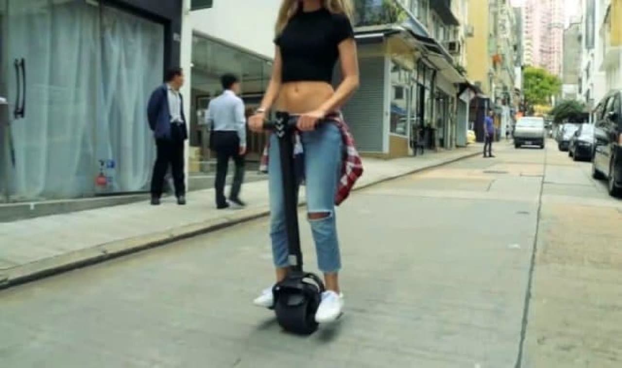 通勤は、セグウェイタイプの乗り物で…個人でも買える価格の「Kiwano