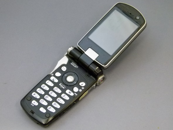 動画撮影スタイルが特徴的 AV連携機能が充実した「FOMA P900iV