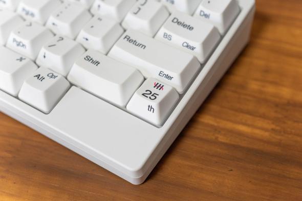 高級キーボード「HHKB」に生誕25周年モデル 純白の「HYBRID Type-S 雪