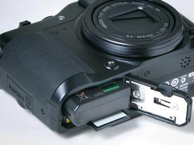 アナログ感覚の高級コンパクト機――ニコン「COOLPIX P7000」（1/5