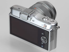 小さくて軽くて、高コストパフォーマンスのPEN入門機――オリンパス「E