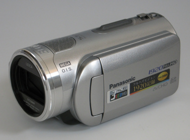 フルHD記録対応の“カードなハイビジョン”――パナソニック「HDC-SD3」（1