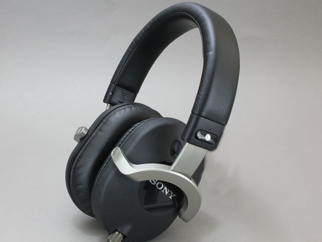 ソニーが繰り出した新フラッグシップの実力は！？ 「MDR-Z1000」：高級