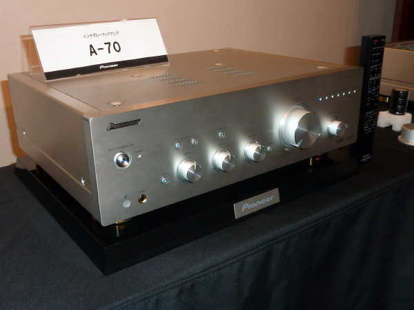 USB DAC機能が付いた中級プリメインアンプ、パイオニア「A-70