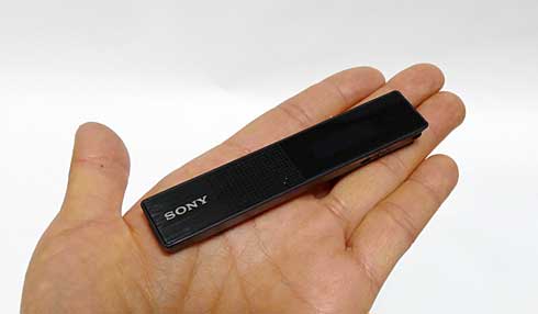胸ポケットに挿して使えるソニー製スティック型ICレコーダー「ICD