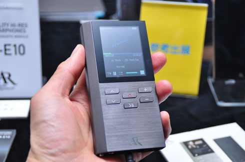 スマホと2台持ちで最強」――ARが低価格ハイレゾプレーヤー「AR-M200」を