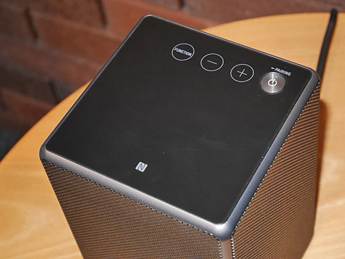 ソニーの新提案は2本の小型スピーカーをセットにした「HT-ZR5P」：普段