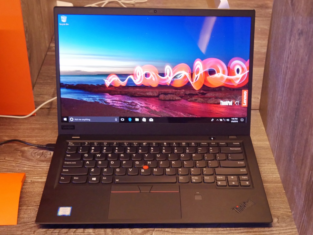 見た目変わらずいろいろ“進化”――第6世代「ThinkPad X1 Carbon」の注目