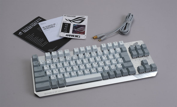 人気の白でデスクトップを固めたい！ ASUSの「ROG Moonlight White