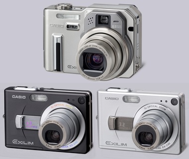 薄型」「大画面液晶」の次は“長寿命バッテリー”――新EXILIM発表（1/2