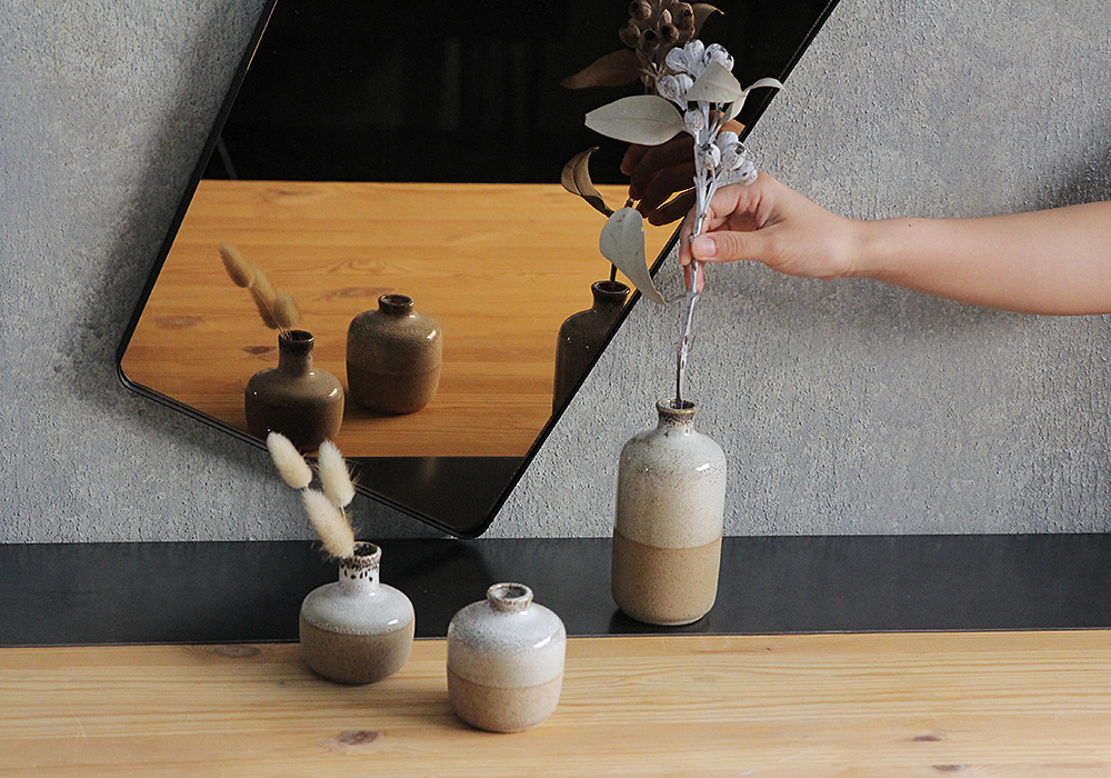 土と釉薬のバランスが心地よい一輪挿し Bron（ブロン） – MAG. online shop