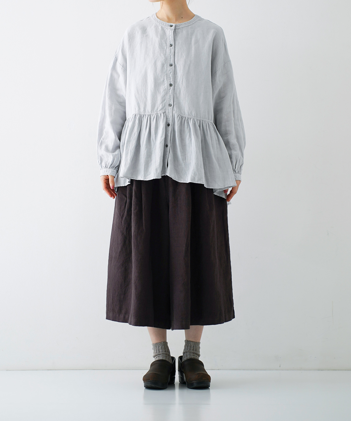 リネン天然染めギャザーブラウス｜nest Robe / CONFECT ONLINE SHOP