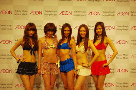 武井咲、新作の浴衣をお披露目。「やっぱり日本人でよかった