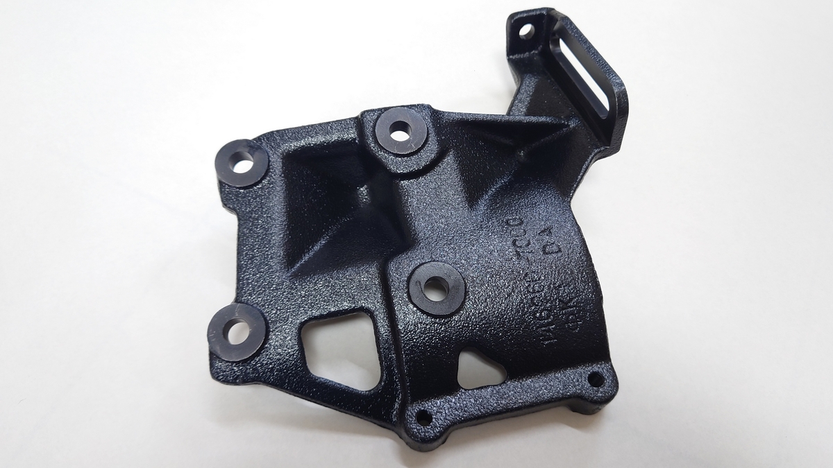 エアコンコンプレッサー／ベルトテンショナー・ブラケット（重ステ用