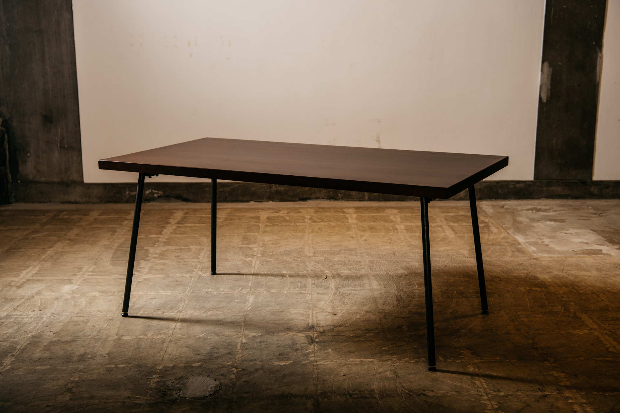 ダイニングテーブルW1800パイプ脚（天板厚27㎜） | 栗山家具オンライン