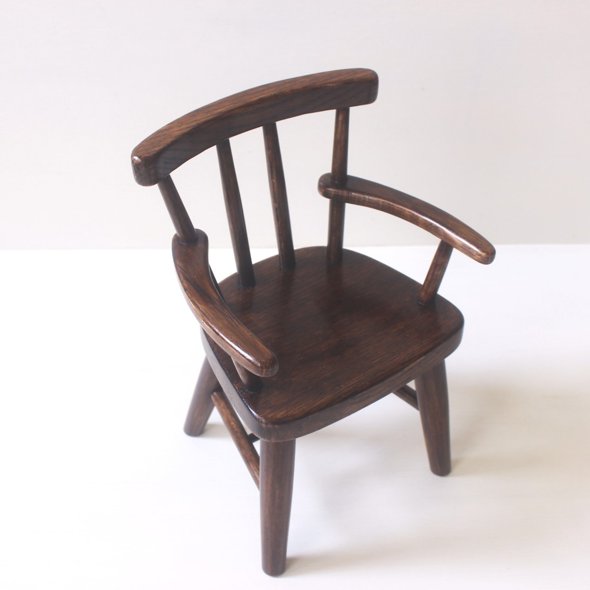 お気に入りのお人形やぬいぐるみに／アンティーク仕上げのアームチェア