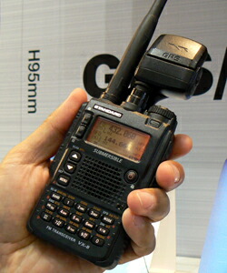 話題のGPS/APRSを搭載した実力の50/144/430MHzトリプルバンドハンディ