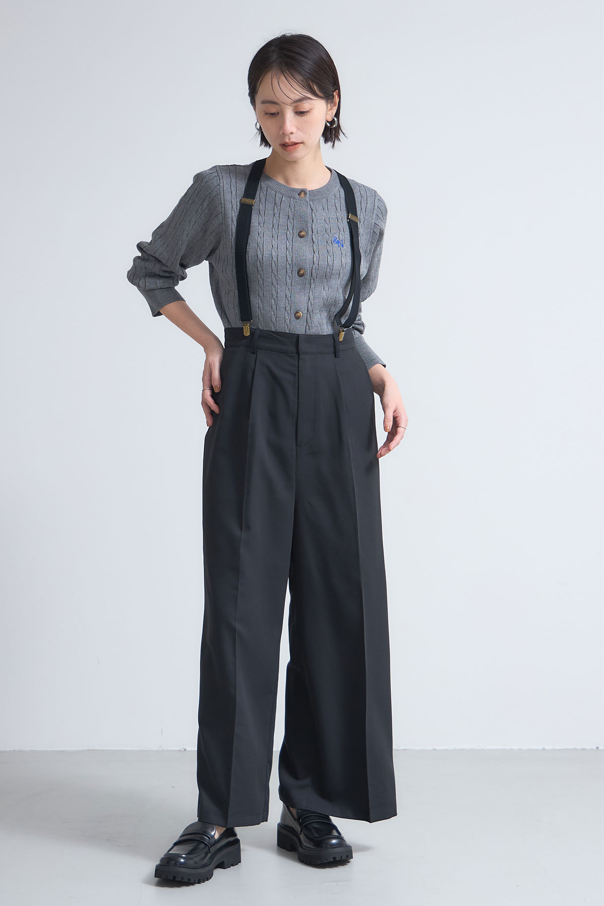 サスペンダー付きタックワイドパンツ