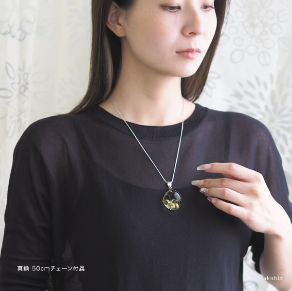 楽天市場】【バルト海の琥珀】1点ものグリーンアンバーペンダント