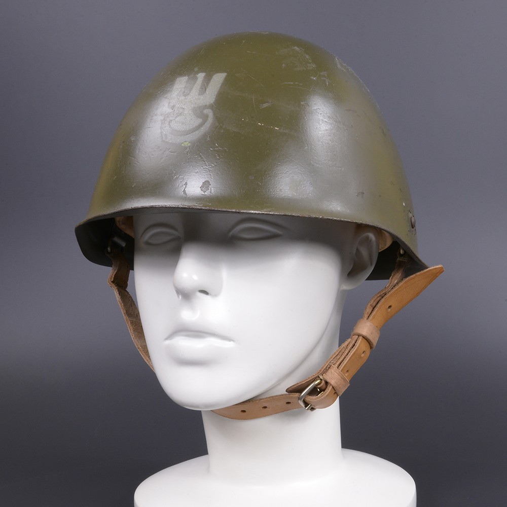 楽天市場】ポーランド軍放出品 ヘルメット WZ67 75 スチール製 [ 紋章