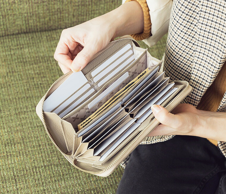 日本製小銭が分けられるギャルソン長財布［一目瞭然 ラウンドジッパー